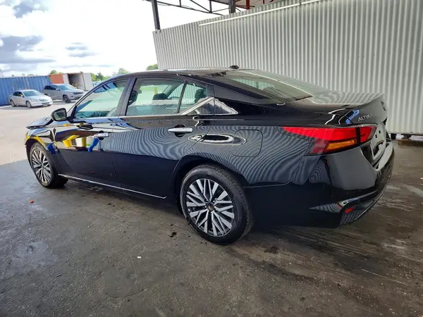 1N4BL4DV8SN381265 2025 NISSAN ALTIMA - Image 2