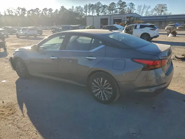 1N4BL4DV8SN382030 2025 NISSAN ALTIMA - Image 2