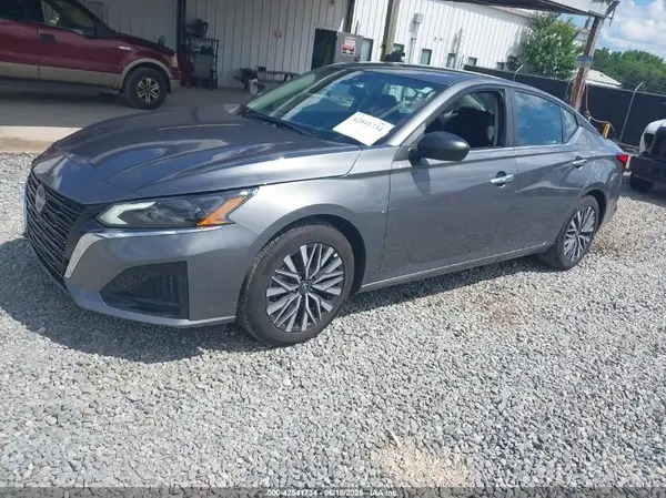 1N4BL4DV8SN382528 2025 NISSAN ALTIMA - Image 2