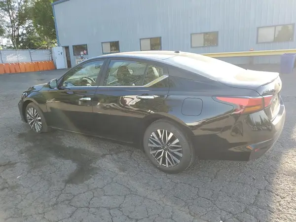 1N4BL4DV8SN383999 2025 NISSAN ALTIMA - Image 2