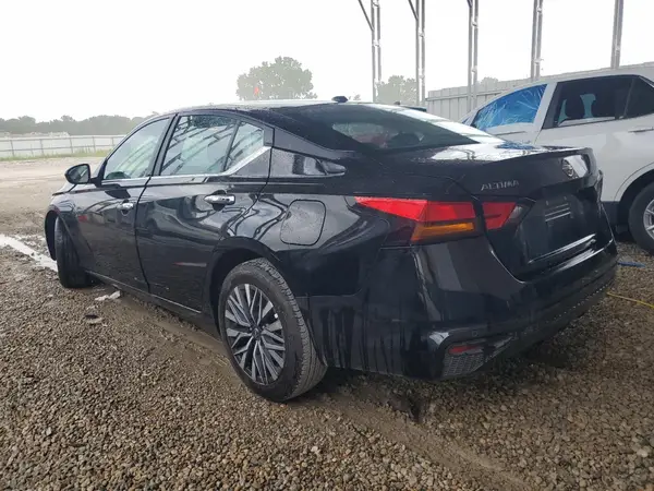1N4BL4DV8SN384277 2025 NISSAN ALTIMA - Image 2