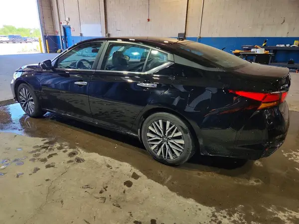 1N4BL4DV8SN384389 2025 NISSAN ALTIMA - Image 2