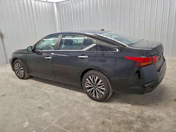 1N4BL4DV8SN391374 2025 NISSAN ALTIMA - Image 2