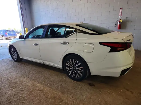 1N4BL4DV8SN394095 2025 NISSAN ALTIMA - Image 2