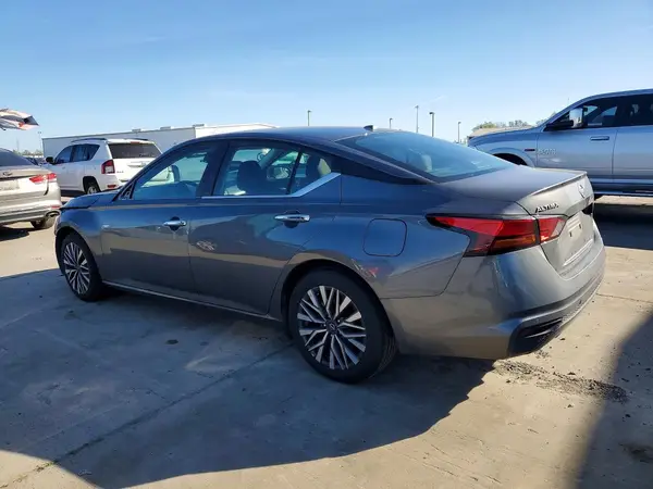 1N4BL4DV8SN396154 2025 NISSAN ALTIMA - Image 2