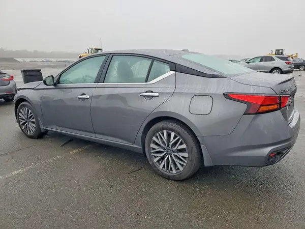 1N4BL4DV8SN398888 2025 NISSAN ALTIMA - Image 2