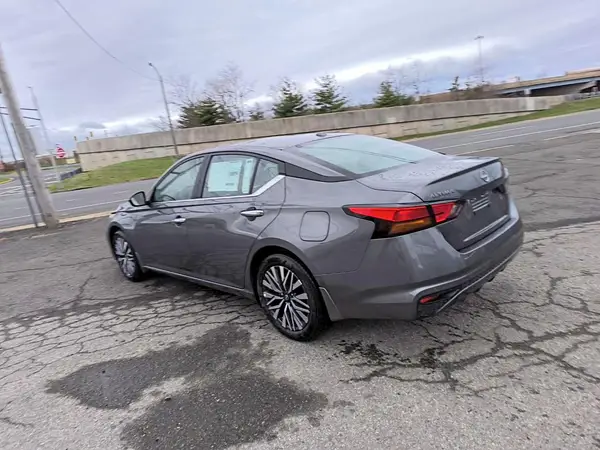 1N4BL4DV8SN417553 2025 NISSAN ALTIMA - Image 2