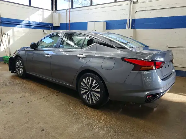1N4BL4DV8SN420369 2025 NISSAN ALTIMA - Image 2