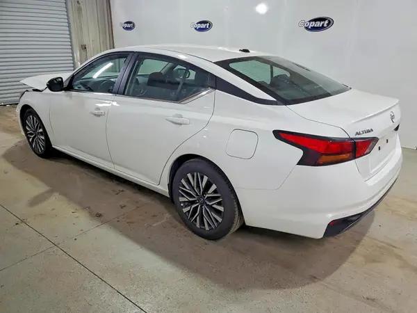 1N4BL4DV8TN321455 2026 NISSAN ALTIMA - Image 2