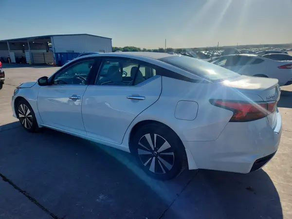 1N4BL4DV9NN377584 2022 NISSAN ALTIMA - Image 2