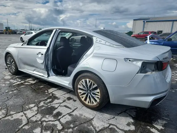 1N4BL4DV9PN305304 2023 NISSAN ALTIMA - Image 2