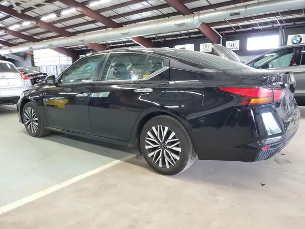 1N4BL4DV9RN305807 2024 NISSAN ALTIMA - Image 2