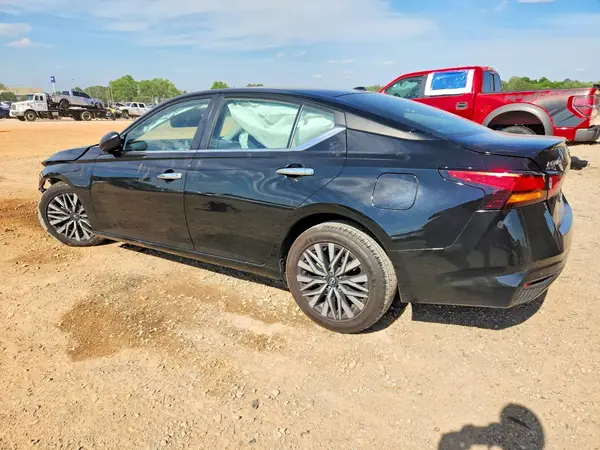 1N4BL4DV9RN305869 2024 NISSAN ALTIMA - Image 2