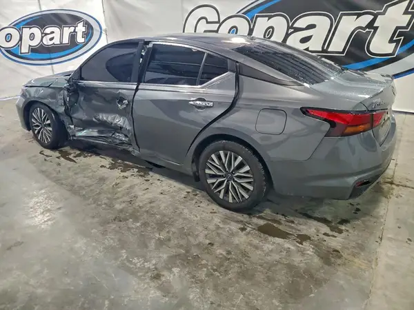 1N4BL4DV9RN401582 2024 NISSAN ALTIMA - Image 2