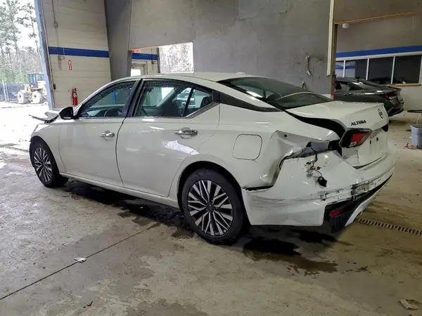 1N4BL4DV9SN318451 2025 NISSAN ALTIMA - Image 2