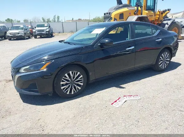 1N4BL4DV9SN363437 2025 NISSAN ALTIMA - Image 2