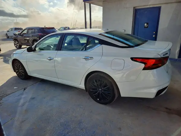 1N4BL4DV9SN363583 2025 NISSAN ALTIMA - Image 2