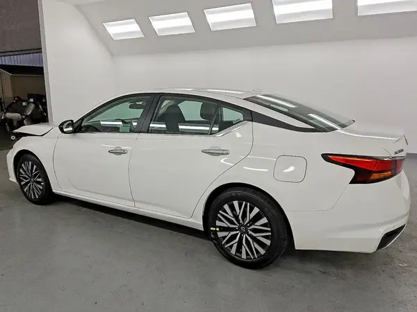 1N4BL4DV9SN433115 2025 NISSAN ALTIMA - Image 2