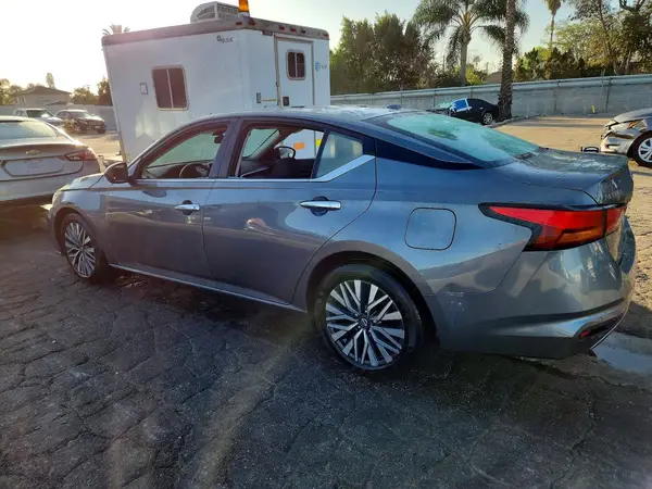1N4BL4DVXSN350597 2025 NISSAN ALTIMA - Image 2