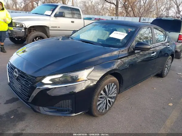 1N4BL4DW0SN390714 2025 NISSAN ALTIMA - Image 2