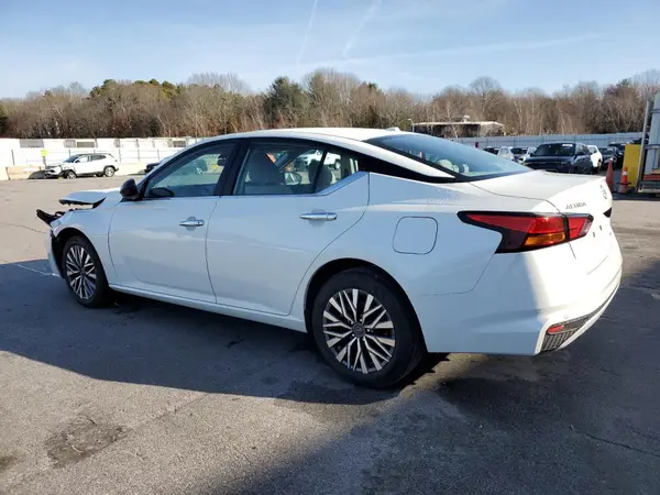 1N4BL4DW1RN352032 2024 NISSAN ALTIMA - Image 2