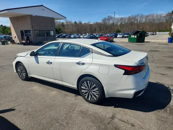 1N4BL4DW1RN403688 2024 NISSAN ALTIMA - Image 2
