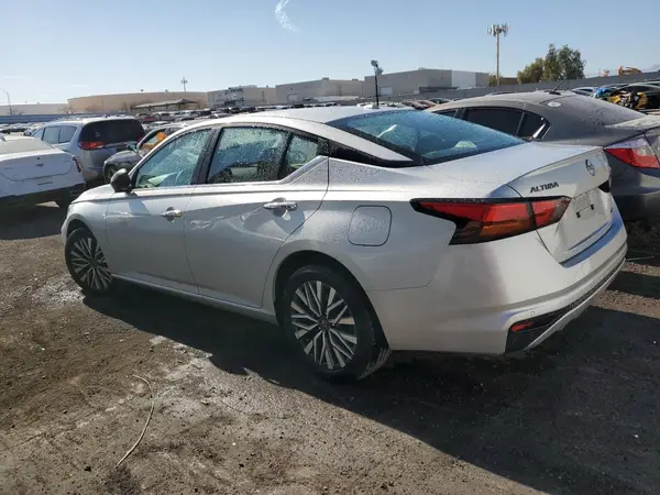 1N4BL4DW1RN424105 2024 NISSAN ALTIMA - Image 2