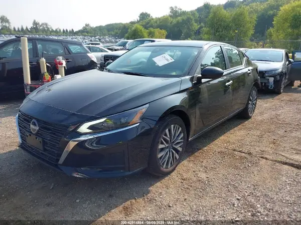 1N4BL4DW1SN326732 2025 NISSAN ALTIMA - Image 2