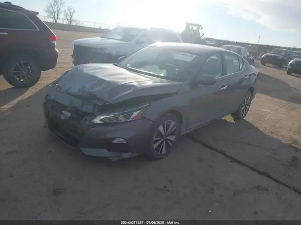 1N4BL4DW2NN358030 2022 NISSAN ALTIMA - Image 2