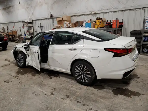 1N4BL4DW2PN393427 2023 NISSAN ALTIMA - Image 2