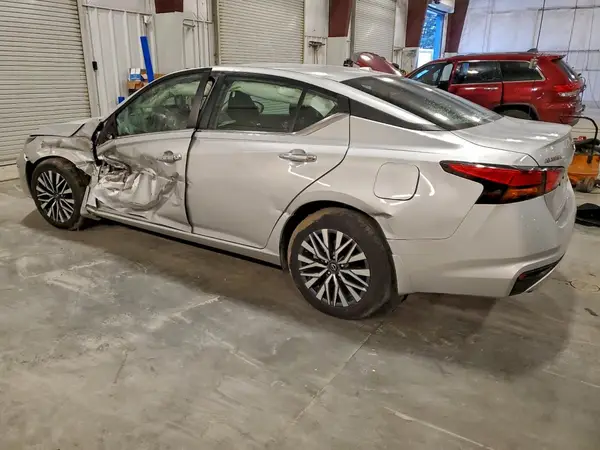1N4BL4DW2RN300201 2024 NISSAN ALTIMA - Image 2
