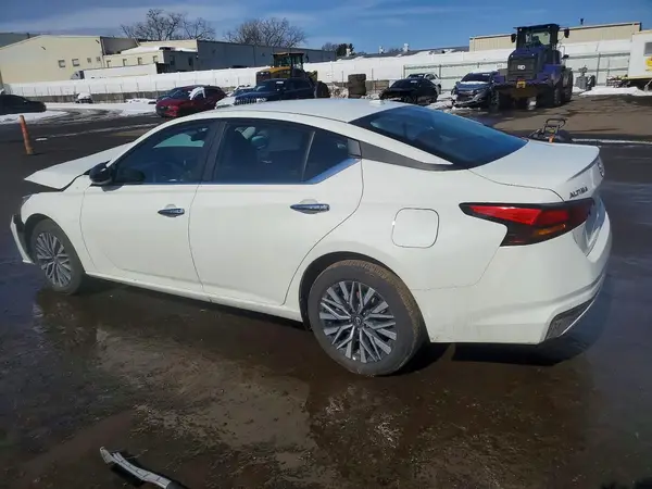 1N4BL4DW4SN417395 2025 NISSAN ALTIMA - Image 2