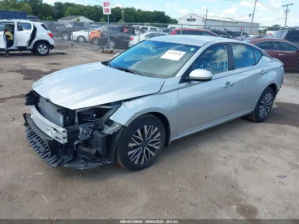 1N4BL4DW5PN423570 2023 NISSAN ALTIMA - Image 2