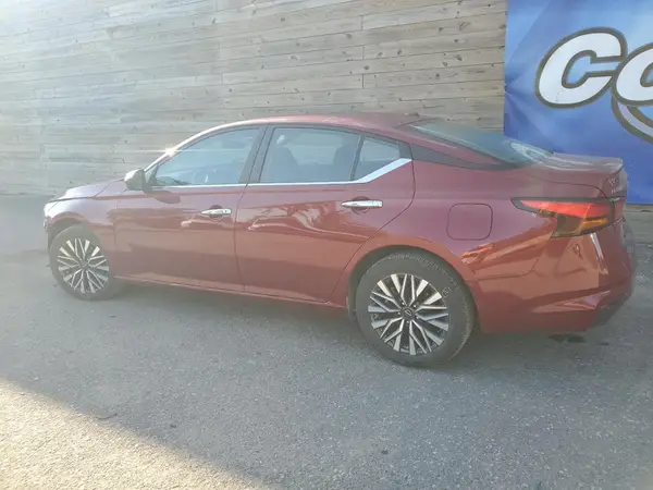 1N4BL4DW5RN396583 2024 NISSAN ALTIMA - Image 2