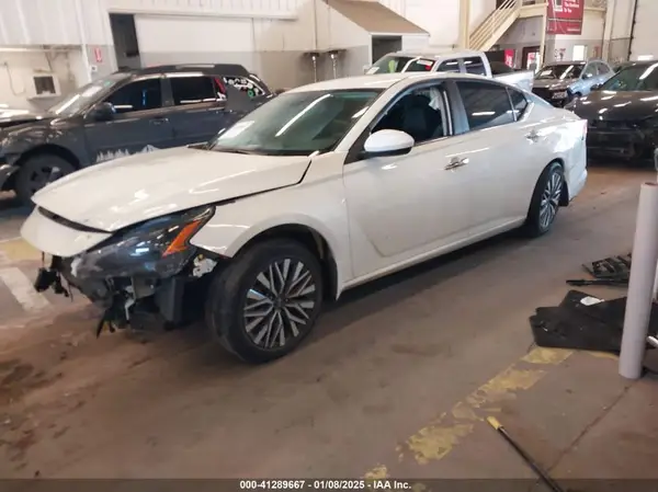 1N4BL4DW6PN399893 2023 NISSAN ALTIMA - Image 2