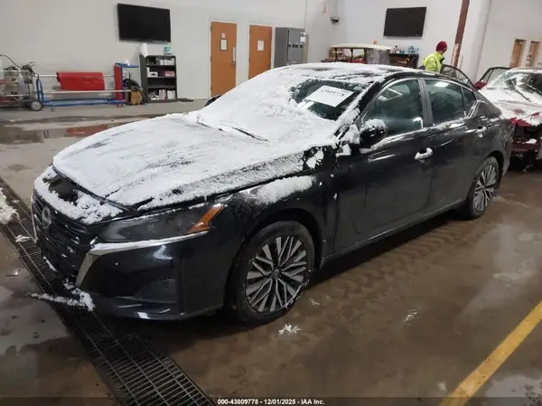 1N4BL4DW6RN377556 2024 NISSAN ALTIMA - Image 2