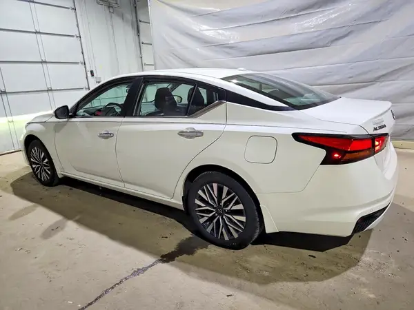 1N4BL4DW7RN422388 2024 NISSAN ALTIMA - Image 2
