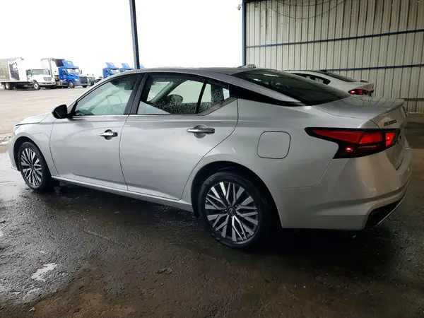1N4BL4DW7RN423816 2024 NISSAN ALTIMA - Image 2