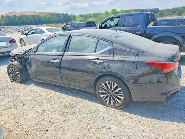 1N4BL4DW7SN321860 2025 NISSAN ALTIMA - Image 2