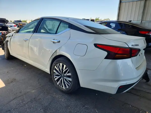 1N4BL4DW7SN358035 2025 NISSAN ALTIMA - Image 2