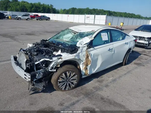 1N4BL4DW8SN362899 2025 NISSAN ALTIMA - Image 2
