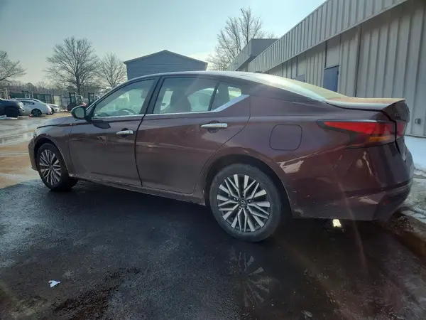 1N4BL4DW9SN371899 2025 NISSAN ALTIMA - Image 2