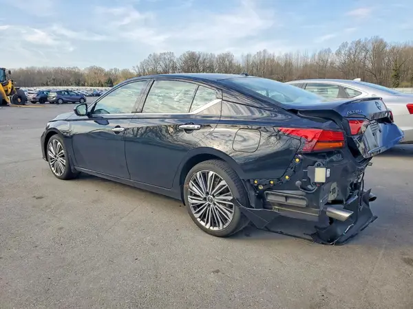 1N4BL4EV5RN388361 2024 NISSAN ALTIMA - Image 2
