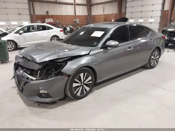 1N4BL4EV6KC182077 2019 NISSAN ALTIMA - Image 2
