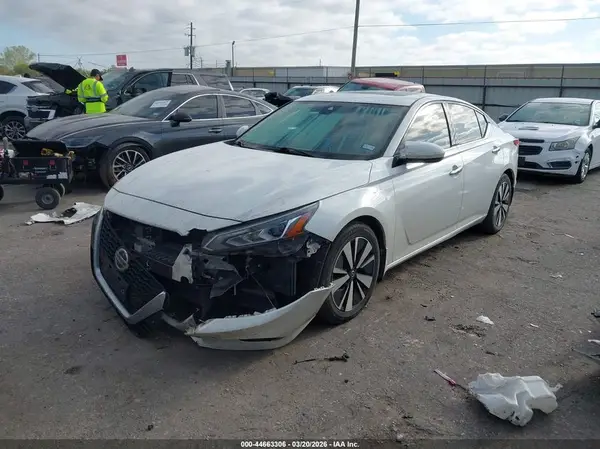 1N4BL4EV6KN310676 2019 NISSAN ALTIMA - Image 2
