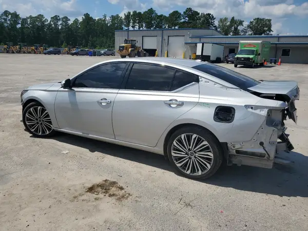 1N4BL4EV6PN359903 2023 NISSAN ALTIMA - Image 2
