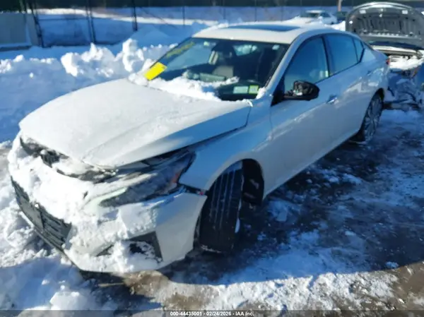 1N4BL4EW0RN301524 2024 NISSAN ALTIMA - Image 2
