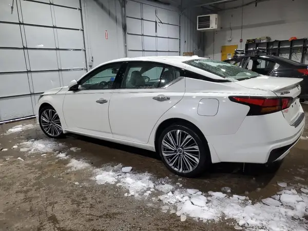 1N4BL4EW6PN369789 2023 NISSAN ALTIMA - Image 2
