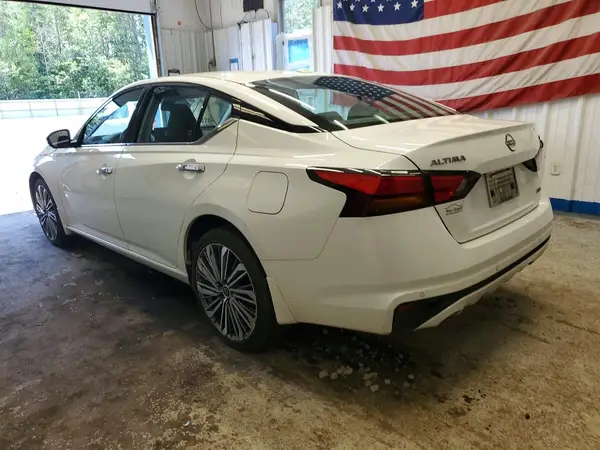 1N4BL4EW7RN326999 2024 NISSAN ALTIMA - Image 2