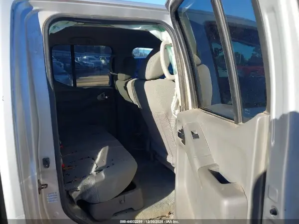 1N6AD0ER4GN705667 2016 NISSAN NAVARA (FRONTIER) - Image 8